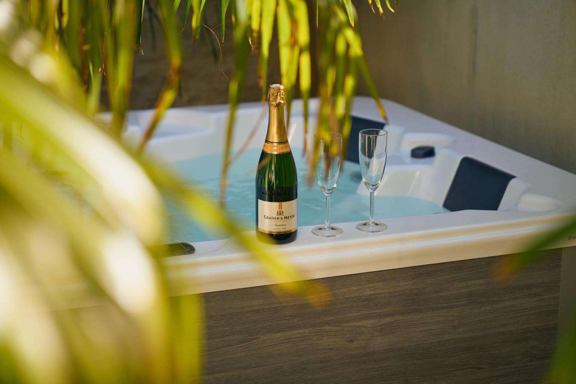 Suite Atypique - Jacuzzi Privatif En Centre Ville De Коняк Екстериор снимка