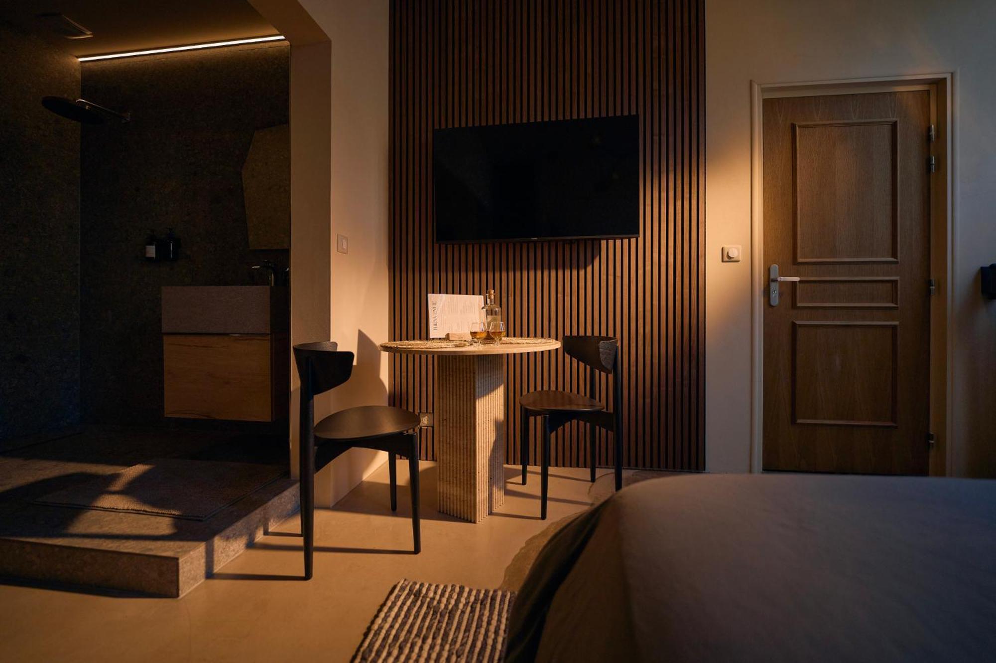 Suite Atypique - Jacuzzi Privatif En Centre Ville De Коняк Екстериор снимка